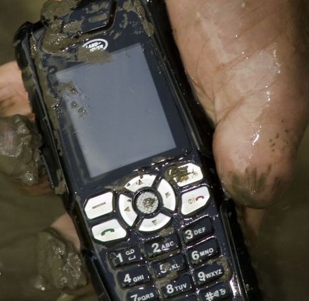 phone+muddy